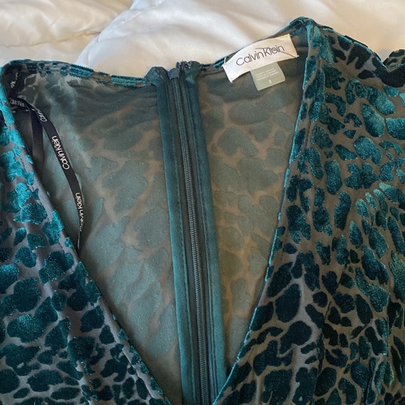 Deep green holiday dress - Picture 2 of 6